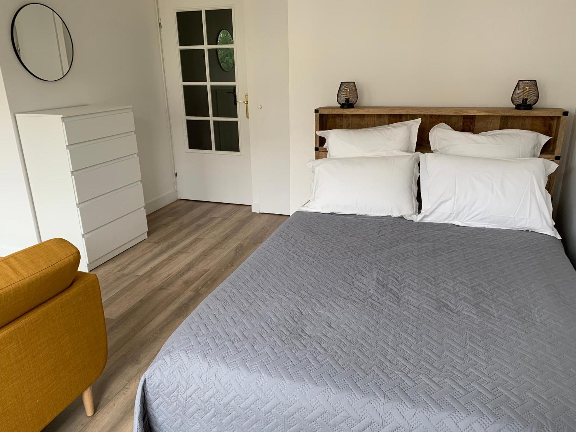 Beautiful Studio Located South Of Paris Bourg-la-Reine Rum bild